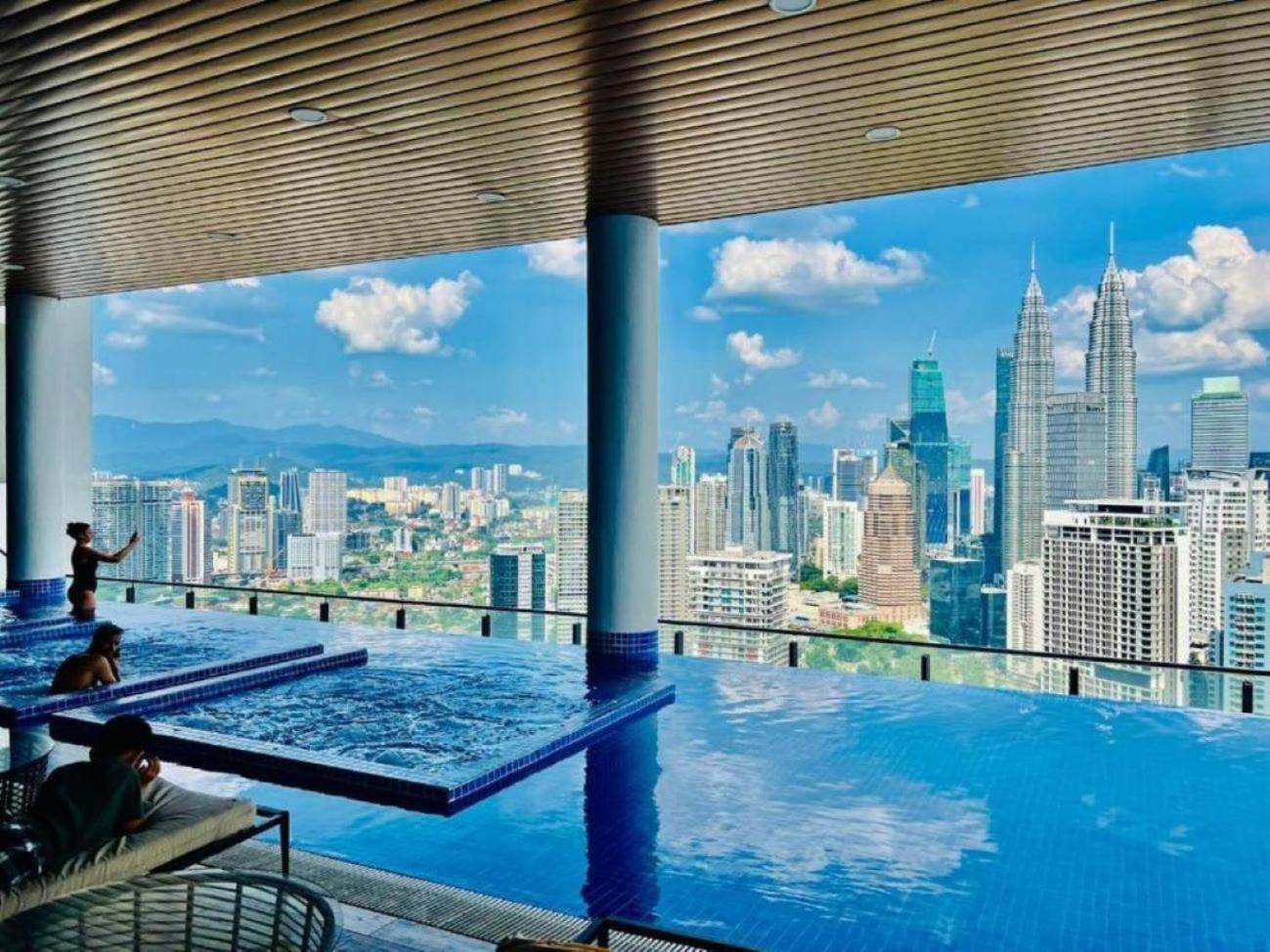 The Luxe Colony Klcc By Sky Pool Apartment Kuala Lumpur Exterior photo