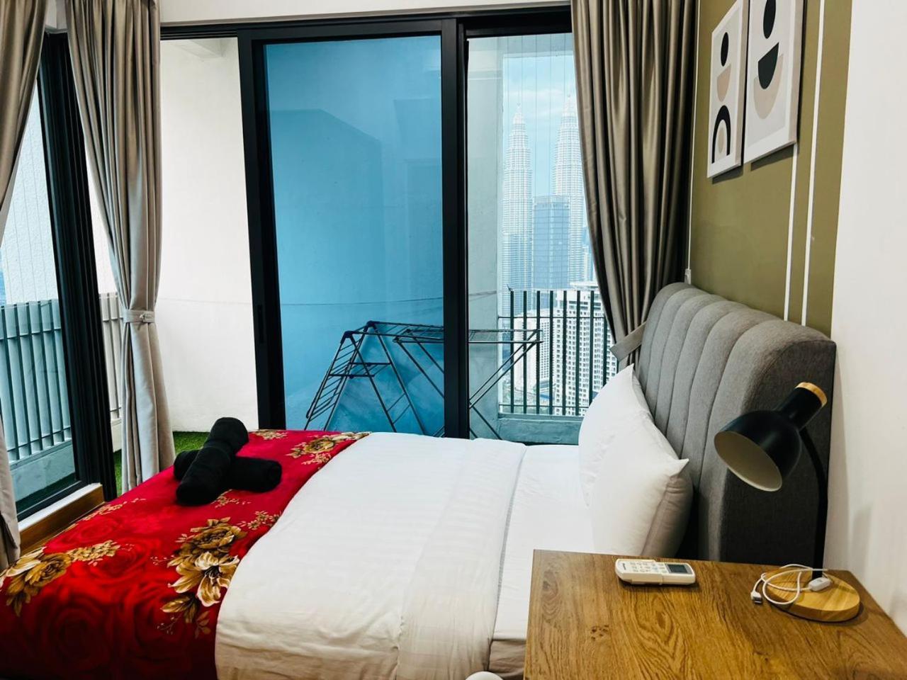 The Luxe Colony Klcc By Sky Pool Apartment Kuala Lumpur Exterior photo