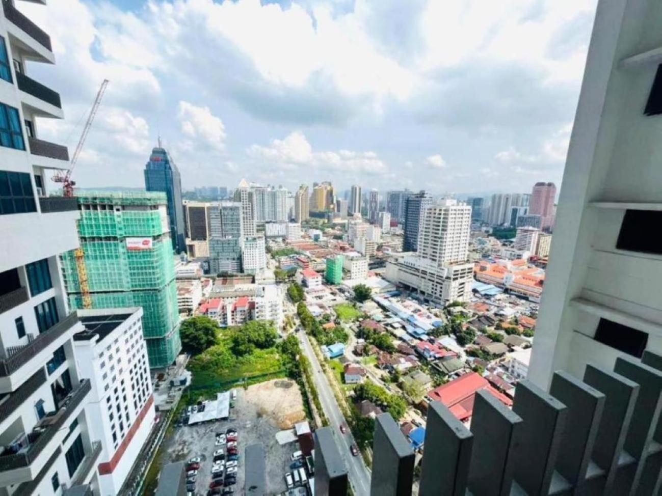 The Luxe Colony Klcc By Sky Pool Apartment Kuala Lumpur Exterior photo