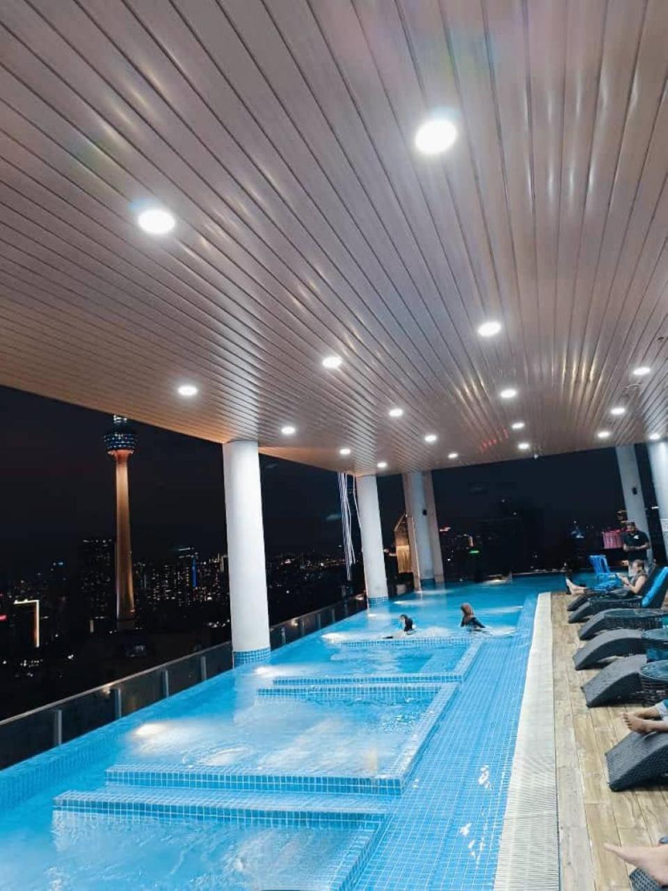 The Luxe Colony Klcc By Sky Pool Apartment Kuala Lumpur Exterior photo