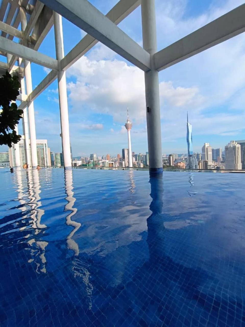The Luxe Colony Klcc By Sky Pool Apartment Kuala Lumpur Exterior photo