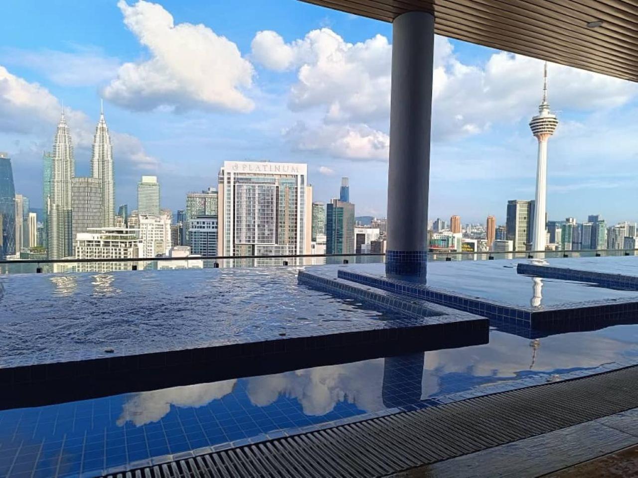 The Luxe Colony Klcc By Sky Pool Apartment Kuala Lumpur Exterior photo